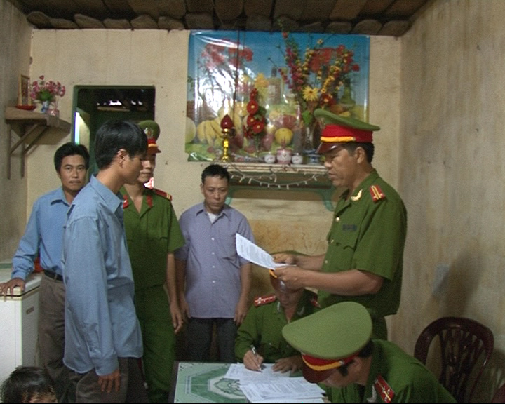 Công an huyện Tuyên Hóa thi hành lệnh bắt tạm giam đối tượng Phạm Văn Minh