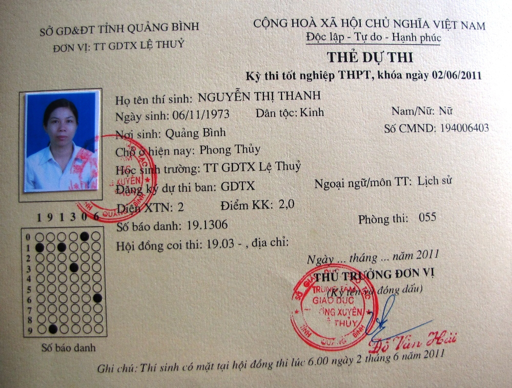 Thẻ dự thi tốt nghiệp THPT năm 2011 của bà Thanh. Ảnh T.Q.N