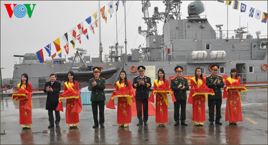 Lễ bàn giao tàu HQ 272 cho Quân chủng Hải Quân Việt Nam.
