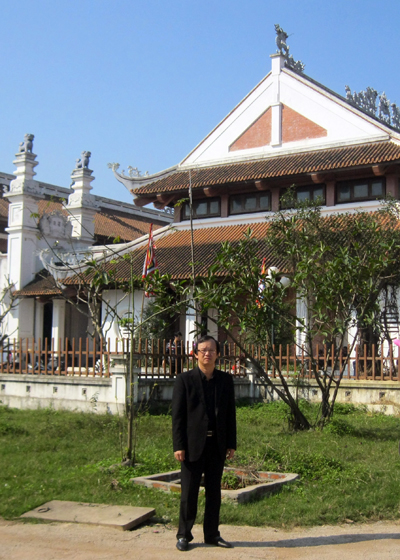 Anh Nguyễn Xuân Đức về thăm Đình làng Phan Long.