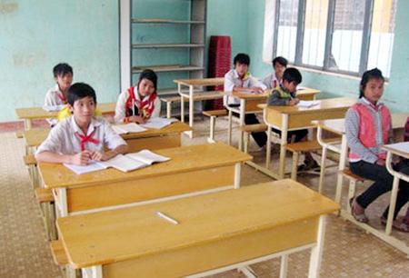 Lớp học thưa thớt học sinh ở Trường THCS Sơn Dung, huyện Sơn Tây (Quảng Ngãi). Ảnh: NDĐT