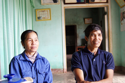 Vợ chồng cựu chiến binh Nguyễn Văn Minh. Ảnh: P.V