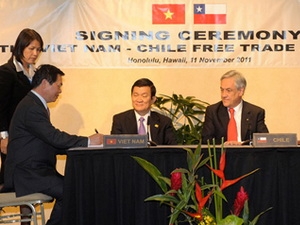 Chủ tịch nước Trương Tấn Sang và Tổng thống Sebastián Piñera chứng kiến ký FTA giữa hai nước. (Nguồn: Trang web Chính phủ Chile)