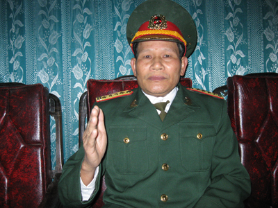 Đại tá Trương Quang Siều đang kể lại  những sự kiện trong cuộc đời binh nghiệp. Ảnh: X.V