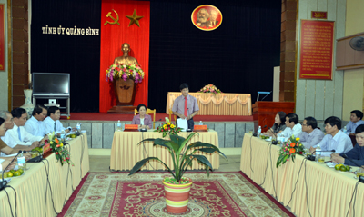 Đồng chí Lương Ngọc Bính, Uỷ viên Trung ương Đảng, Bí thư Tỉnh ủy, Chủ tịch HĐND tỉnh phát biểu tại buổi làm việc.