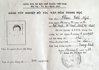 Bằng tốt nghiệp BTVHTH của ông Phan Tiến Ngà ghi kỳ thi tốt nghiệp ngày 2-6-1987...