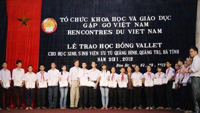 GS Odol Vallet trao học bổng cho học sinh THCS thành phố Đồng Hới.