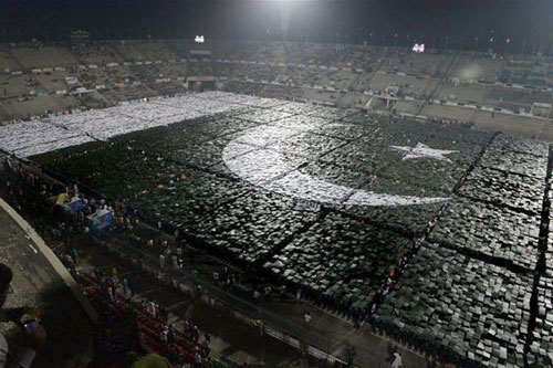 “Lá cờ người” của Pakistan - Ảnh: MSN