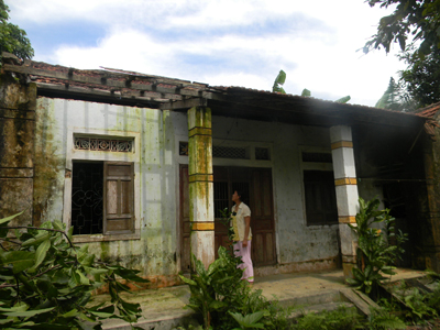 Nhà ở của một hộ dân ở thôn Thống Nhất, xã Mỹ Thủy đã khóa cửa  nhiều năm liền để vào miền Nam làm ăn.