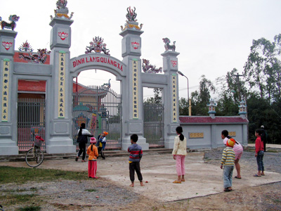 Sẽ hiếm có đứa trẻ nào đang vui chơi ở sân Đình làng Quảng Xá (Tân Ninh, Quảng Ninh) biết được thôn mình từng có nghề dệt vải nức tiếng gần xa.