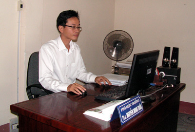 Thầy Nguyễn Minh Tuấn – từng là Thủ khoa Trường đại học Sư phạm Đà Nẵng năm 1997 – vẫn luôn miệt mài với sự nghiệp trồng người 