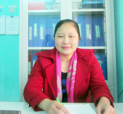 Chị Nguyễn Thị Hòa, “bông hoa thơm” của Phòng Giáo dục - Đào tạo huyện Lệ Thủy.