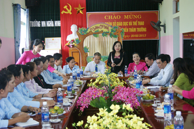 Hai đoàn tọa đàm trao đổi kinh nghiệm  tại Trường mầm non Nghĩa Ninh (thành phố Đồng Hới).