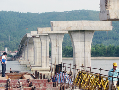 Cầu Văn Hoá đang thi công.