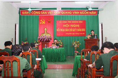 Đại tá Nguyễn Văn Hiếu chủ trì hội nghị đối thoại dân chủ với cán bộ, chiến sỹ Trung đoàn 996.