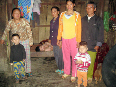 Cả gia đình ông Lan, bà Nghinh đang chịu những nỗi đau xuyên cả cuộc đời.