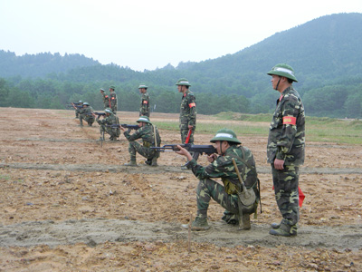 Tiểu đoàn 42 tăng cường huấn luyện tại thao trường.