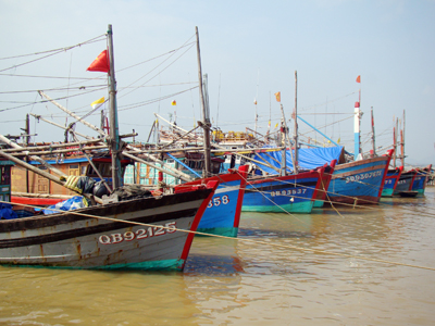 Các phương tiện tàu, thuyền phải vào khu neo đậu an toàn khi có bão, lụt xảy ra.