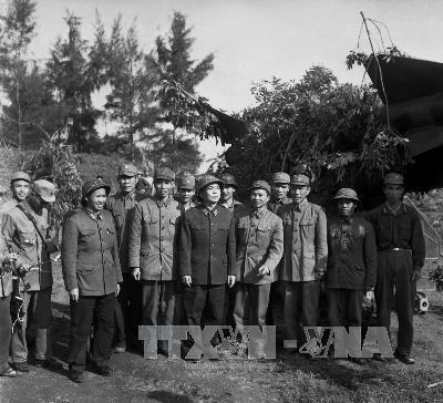Đại tướng Võ Nguyên Giáp thăm cán bộ, chiến sỹ tiểu đoàn 79 tên lửa bảo vệ Thủ đô.