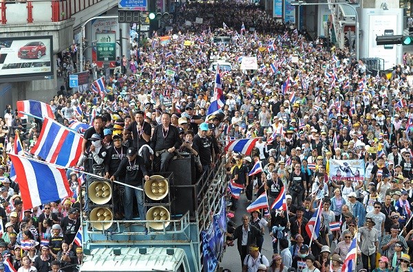 Biểu tình phản đối Chính phủ tại Bangkok ngày 25/11. (Nguồn: AFP/ TTXVN)