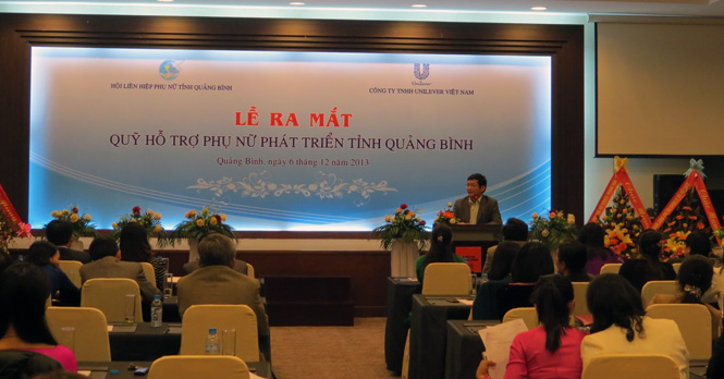 Đồng chí Trần Tiến Dũng, TUV, Phó Chủ tịch UBND tỉnh phát biểu tại buổi lễ ra mắt Qũy hỗ trợ phụ nữ phát triển.