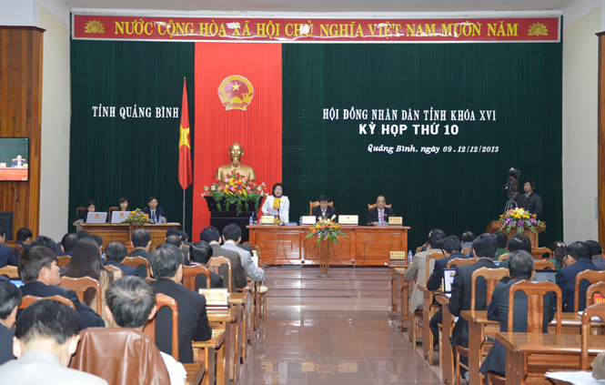 Thường trực HĐND tỉnh điều hành phiên thảo luận tại kỳ họp thứ 10, HĐND tỉnh khóa XVI.
