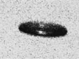 Hình ảnh của một vật thể bị nghi là UFO do Kho Lưu trữ Quốc gia Anh công bố hồi năm 2010 - Ảnh: Reuters 