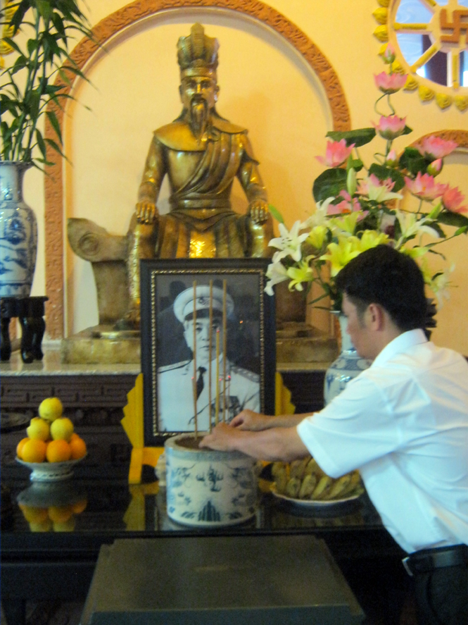 Linh ảnh Đại tướng được thờ trang trọng trong chùa Kỳ Quang.