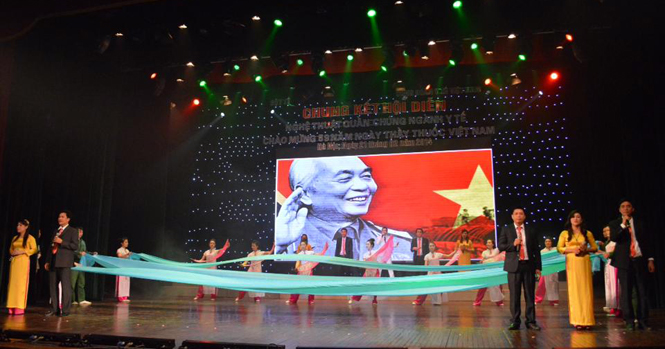 Tiết mục của Công đoàn Bệnh viện hữu nghị Việt Nam-Cu Ba Đồng Hới  đoạt huy chương bạc tại hội diễn.