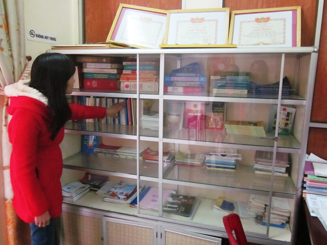Có nhiều đầu sách tại UBND phường Bắc Lý nhưng rất ít người  đến đọc và mượn sách.
