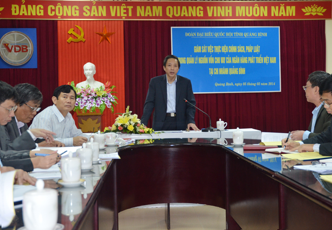 Đồng chí Hoàng Đăng Quang, Phó Bí thư Thường trực Tỉnh ủy, Trưởng đoàn đại biểu Quốc hội tỉnh, phát biểu tại cuộc giám sát.