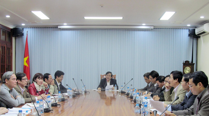 Đồng chí Nguyễn Xuân Quang chủ trì cuộc họp bàn kế hoạch lễ công bố thành lập thị xã Ba Đồn.