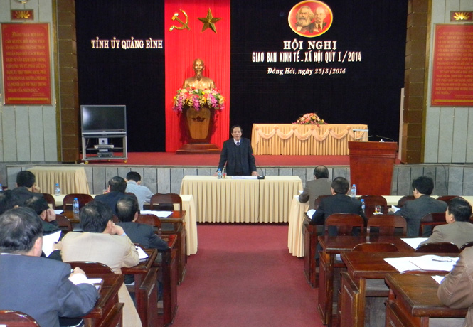 Đồng chí Hoàng Đăng Quang, Phó Bí thư Thường trực Tỉnh ủy, Trưởng đoàn ĐBQH tỉnh, phát biểu kết luận tại hội nghị.