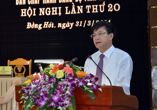 Đồng chí Lương Ngọc Bính, Uỷ viên Trung ương Đảng, Bí thư Tỉnh ủy, Chủ tịch HĐND tỉnh phát biểu kết luận hội nghị.