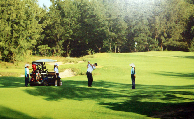 Một góc sân golf rộng 80ha tại khu nghỉ dưỡng Laguna-Lăng Cô.
