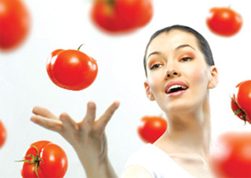 Một số loại thực phẩm như cà chua có tác dụng giảm huyết áp - Ảnh: Shutterstock