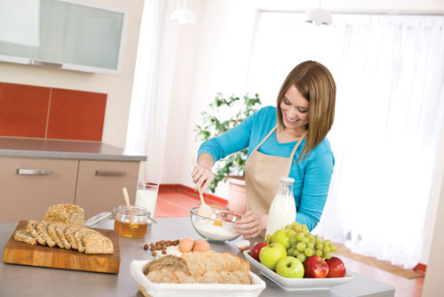 Nhà bếp cần được giữ vệ sinh sạch sẽ để tránh vi khuẩn gây hại phát sinh - Ảnh: Shutterstock