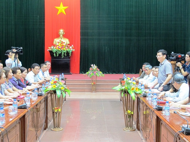 Đồng chí Trần Tiến Dũng, Phó Chủ tịch UBND tỉnh phát biểu tại buổi gặp mặt đoàn kiều bào tiêu biểu