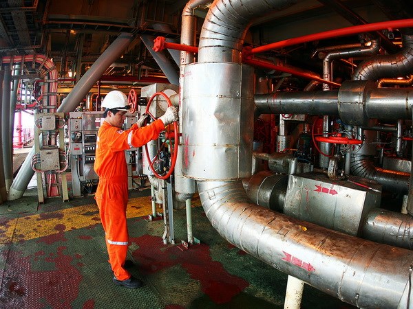 Vận hành hệ thống khai thác dầu thô tại mỏ Bạch Hổ thuộc Xí nghiệp Khai thác Dầu khí thuộc Liên doanh Việt Nga (Vietsovpetro). Ảnh minh họa. (Nguồn: Huy Hùng/TTXVN)