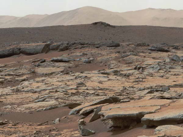 Các lớp trầm tích tại khu vực Gale Crater, nơi từng là hồ nước trên bề mặt Sao Hỏa. (Nguồn: AFP/TTXVN)