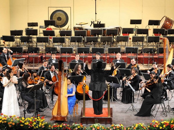 Một tiết mục biểu diễn của Dàn nhạc Giao hưởng Việt Nam. (Ảnh: Minh Đức/TTXVN)