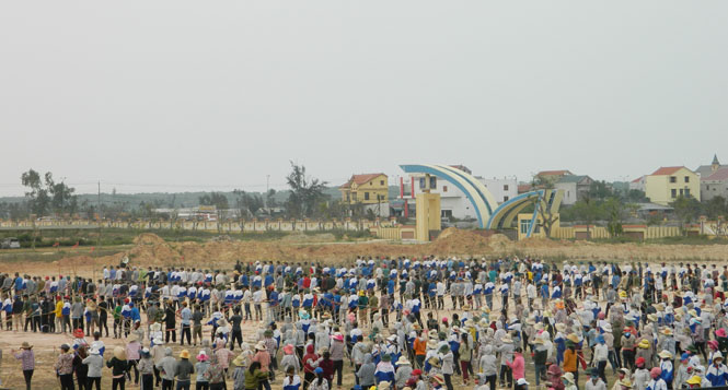 Một buổi tập luyện đồng diễn của trên 1.000 sinh viên Trường Đại học Quảng Bình.