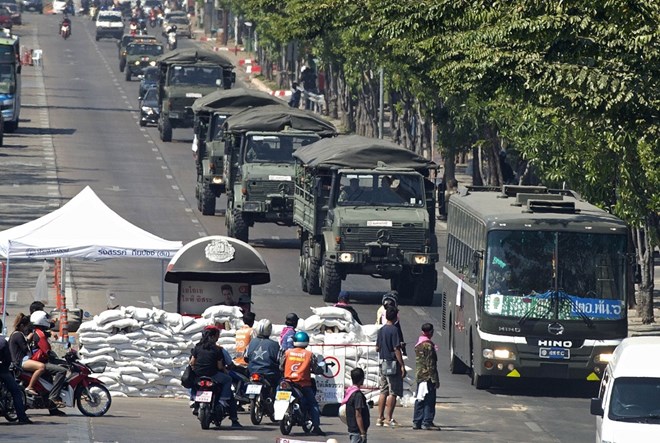 Xe quân đội Thái Lan ở thủ đô Bangkok cuối năm 2013 (Nguồn: AFP)