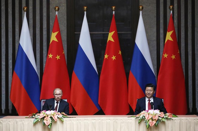 Tổng thống Nga Vladimir Putin và Chủ tịch Trung Quốc Tập Cận Bình hội đàm tại Thượng Hải (Nguồn: Reuters)