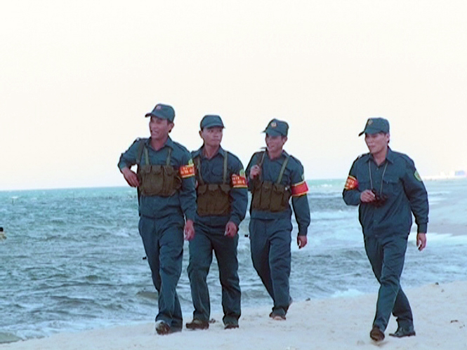  Lực lượng dân quân biển xã Ngư Thủy Bắc đang tuần tra