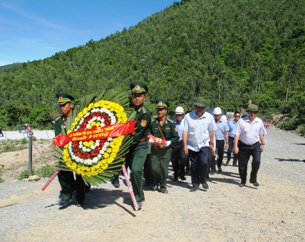 Đoàn công tác của Bộ GTVT đặt vòng hoa, dâng hương tại khu mộ Đại tướng Võ Nguyên Giáp