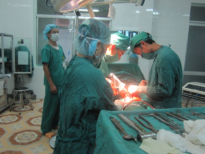 Phẫu thuật khớp gối là một trong những thế mạnh của Bệnh viện  đa khoa khu vực Bắc Quảng Bình. Ảnh: M.H