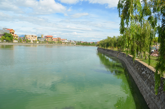 Hồ Nam Lý sau khi cải tạo trở thành điểm nhấn cảnh quan môi trường đô thị Đồng Hới.