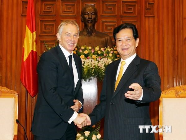 Thủ tướng Nguyễn Tấn Dũng tiếp cựu Thủ tướng Anh Tony Blair. (Ảnh: Đức Tám/TTXVN)