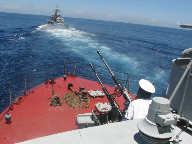Ảnh 5 : Vùng 3 Hải quân tổ chức huấn luyện kết hợp tuần tra trên biển.